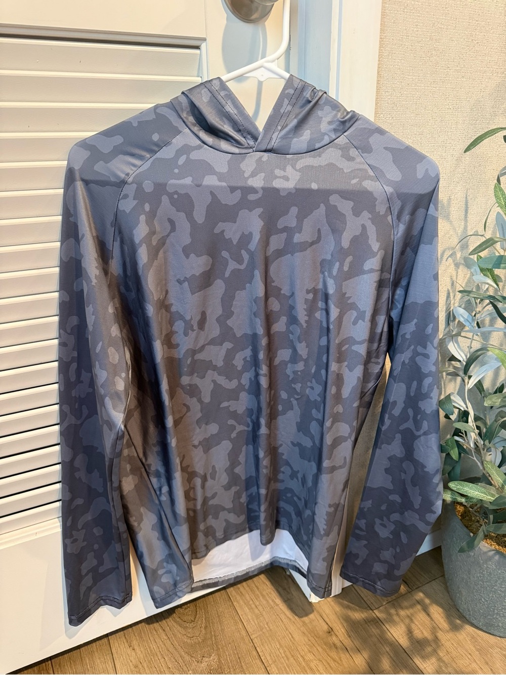 Women’s Long Sleeve Hooded Performance Top - Gray Camo